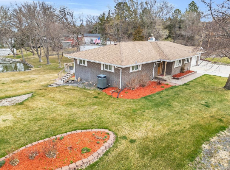 105 S Shore Drive Brady, Nebraska 69123, 5 Bedrooms Bedrooms, ,3 BathroomsBathrooms,Residential,For Sale,105 S Shore Drive,20250252
