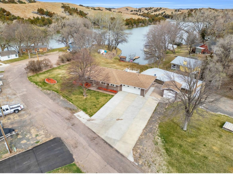 105 S Shore Drive Brady, Nebraska 69123, 5 Bedrooms Bedrooms, ,3 BathroomsBathrooms,Residential,For Sale,105 S Shore Drive,20250252