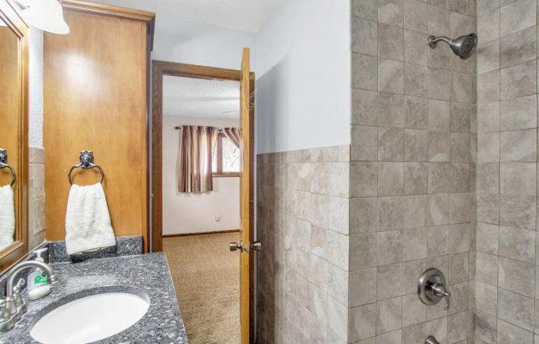 105 S Shore Drive Brady, Nebraska 69123, 5 Bedrooms Bedrooms, ,3 BathroomsBathrooms,Residential,For Sale,105 S Shore Drive,20250252