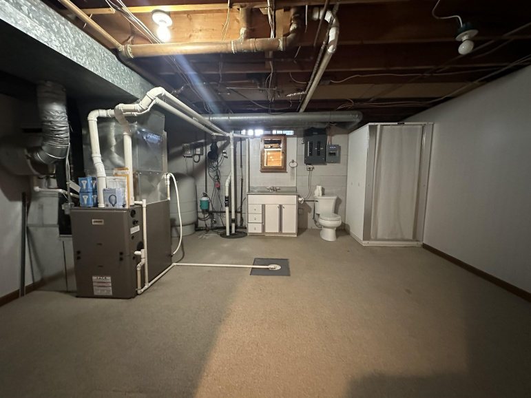 3185 S Baltimore Avenue Hastings, Nebraska 68901, 3 Bedrooms Bedrooms, ,3 BathroomsBathrooms,Residential,For Sale,3185 S Baltimore Avenue,20250320