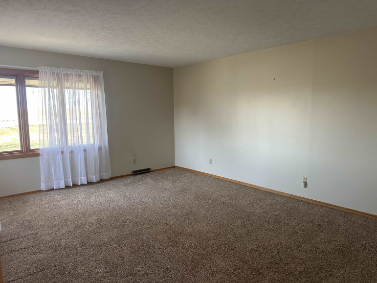 3185 S Baltimore Avenue Hastings, Nebraska 68901, 3 Bedrooms Bedrooms, ,3 BathroomsBathrooms,Residential,For Sale,3185 S Baltimore Avenue,20250320