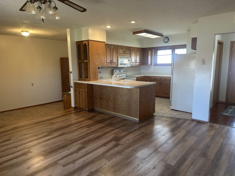 3185 S Baltimore Avenue Hastings, Nebraska 68901, 3 Bedrooms Bedrooms, ,3 BathroomsBathrooms,Residential,For Sale,3185 S Baltimore Avenue,20250320