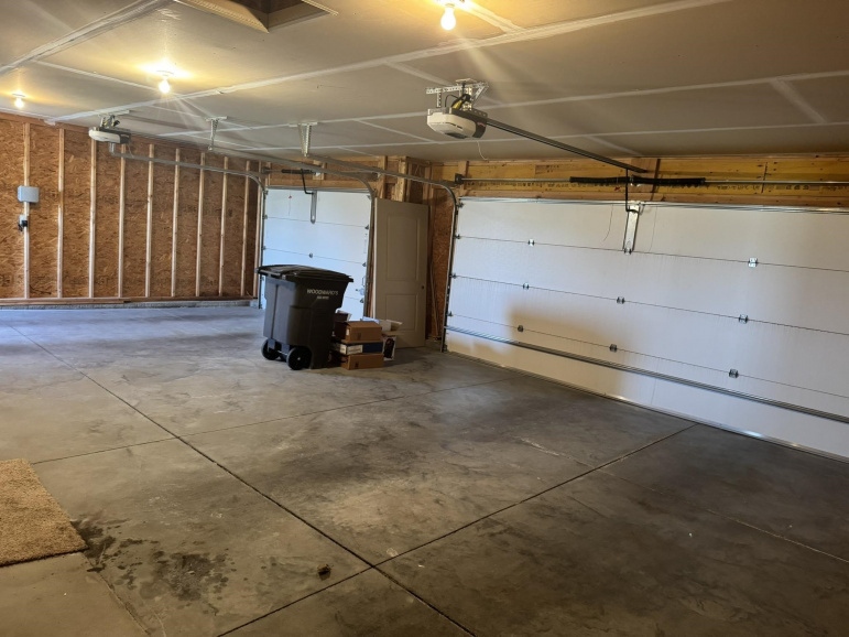 1304 Lakeridge Drive Hastings, Nebraska 68901, 3 Bedrooms Bedrooms, ,3 BathroomsBathrooms,Residential,For Sale,1304 Lakeridge Drive,20250359