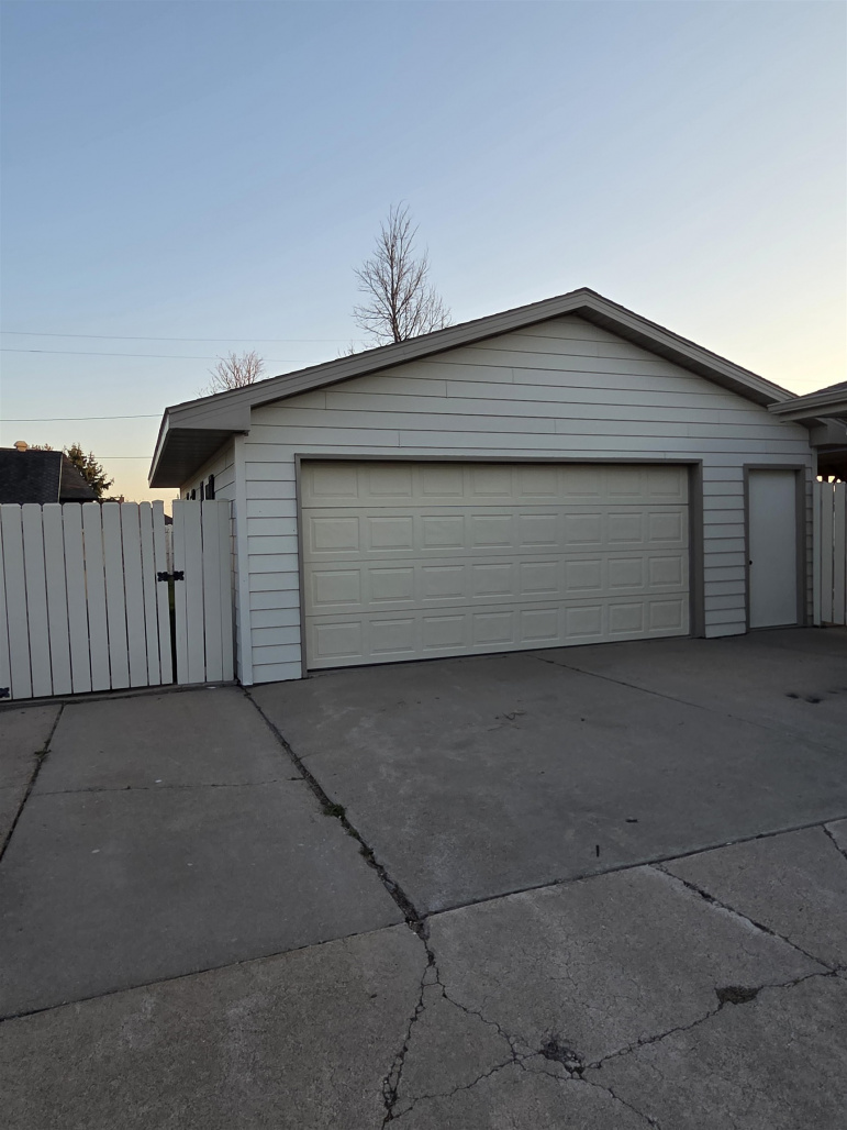 12 Gatewood Drive Cozad, Nebraska 69130, 4 Bedrooms Bedrooms, ,3 BathroomsBathrooms,Residential,For Sale,12 Gatewood Drive,20250386