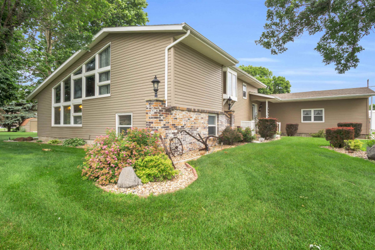 2828 Independence Avenue Grand Island, Nebraska 68803, 3 Bedrooms Bedrooms, ,2 BathroomsBathrooms,Residential,For Sale,2828 Independence Avenue,20240899