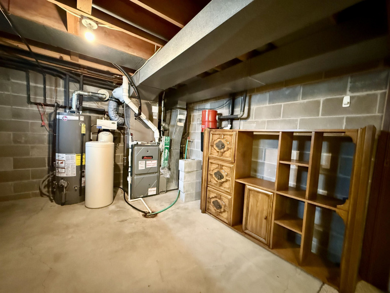 1315 Heritage Drive Hastings, Nebraska 68901, 3 Bedrooms Bedrooms, ,4 BathroomsBathrooms,Residential,For Sale,1315 Heritage Drive,20250425