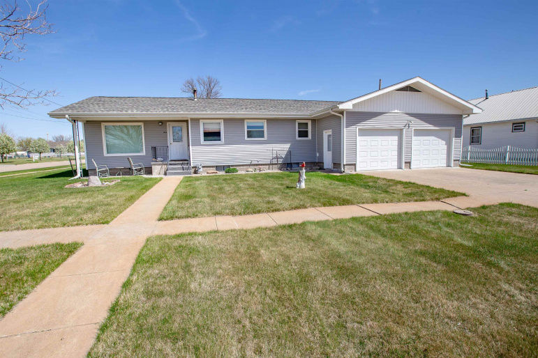 702 17th Avenue Franklin, Nebraska 68939, 3 Bedrooms Bedrooms, ,2 BathroomsBathrooms,Residential,For Sale,702 17th Avenue,20250432