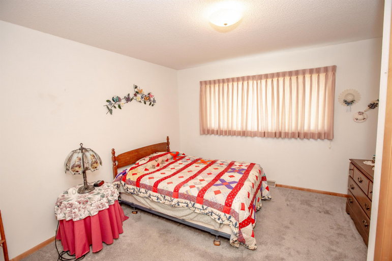 702 17th Avenue Franklin, Nebraska 68939, 3 Bedrooms Bedrooms, ,2 BathroomsBathrooms,Residential,For Sale,702 17th Avenue,20250432