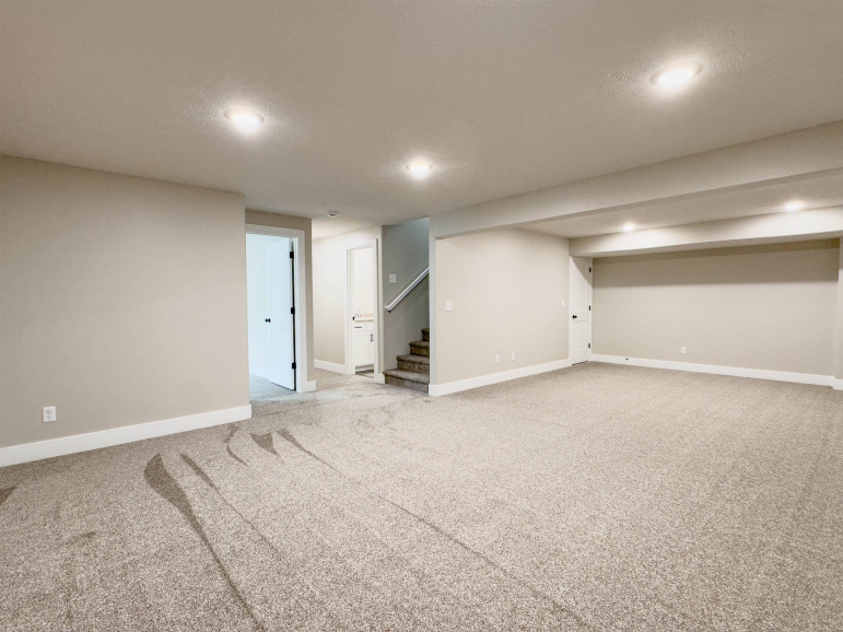 2117 E 41st Street Kearney, Nebraska 68847, 5 Bedrooms Bedrooms, ,3 BathroomsBathrooms,Residential,For Sale,2117 E 41st Street,20250456