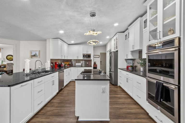 735 N Derby Avenue Giltner, Nebraska 68841, 6 Bedrooms Bedrooms, ,3 BathroomsBathrooms,Residential,For Sale,735 N Derby Avenue,20250152