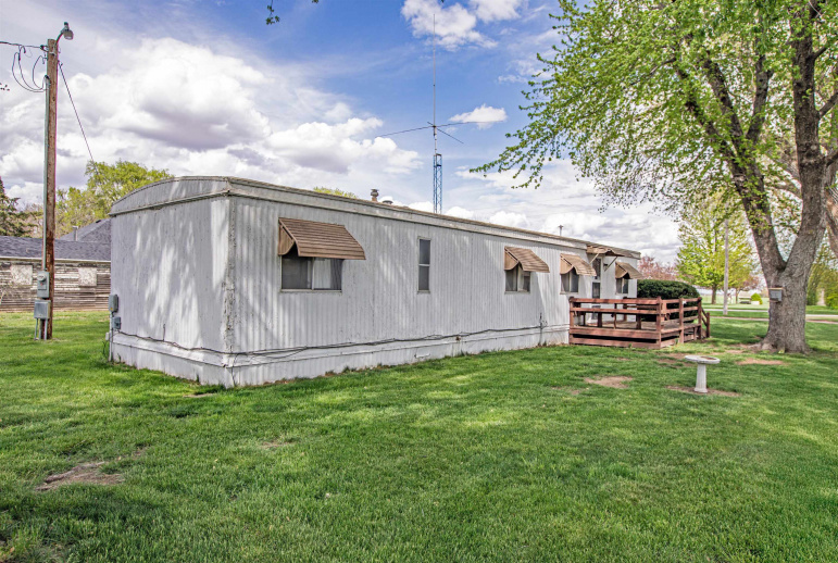 9750 Lincoln Avenue Holstein, Nebraska 68950, 2 Bedrooms Bedrooms, ,1 BathroomBathrooms,Residential,For Sale,9750 Lincoln Avenue,20250520