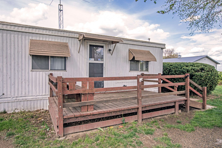9750 Lincoln Avenue Holstein, Nebraska 68950, 2 Bedrooms Bedrooms, ,1 BathroomBathrooms,Residential,For Sale,9750 Lincoln Avenue,20250520