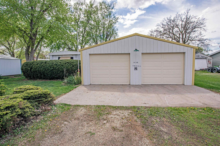 9750 Lincoln Avenue Holstein, Nebraska 68950, 2 Bedrooms Bedrooms, ,1 BathroomBathrooms,Residential,For Sale,9750 Lincoln Avenue,20250520