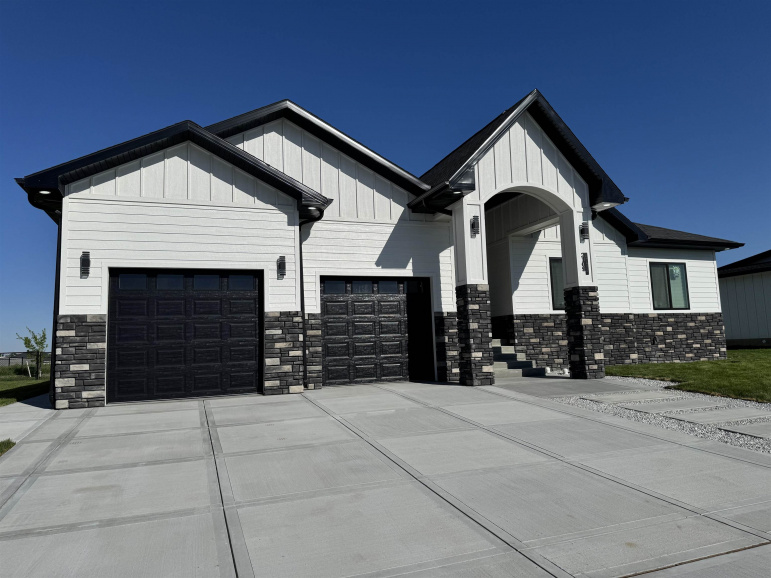 3109 Frahm Lane Hastings, Nebraska 68901, 6 Bedrooms Bedrooms, ,3 BathroomsBathrooms,Residential,For Sale,3109 Frahm Lane,20250539