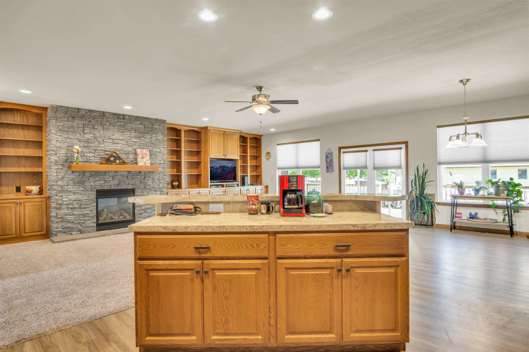 310 S Cherry Street Blue Hill, Nebraska 68930, 5 Bedrooms Bedrooms, ,4 BathroomsBathrooms,Residential,For Sale,310 S Cherry Street,20250546