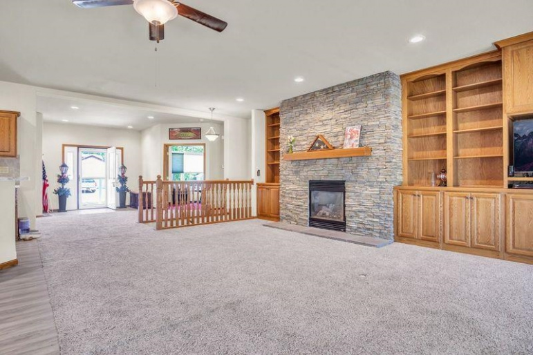 310 S Cherry Street Blue Hill, Nebraska 68930, 5 Bedrooms Bedrooms, ,4 BathroomsBathrooms,Residential,For Sale,310 S Cherry Street,20250546