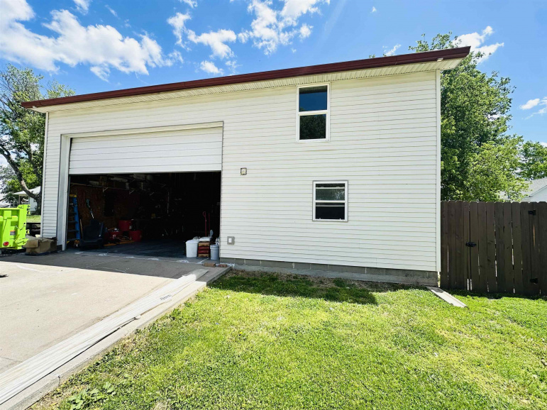309 S Sycamore Street Blue Hill, Nebraska 68930, 2 Bedrooms Bedrooms, ,1 BathroomBathrooms,Residential,For Sale,309 S Sycamore Street,20250551