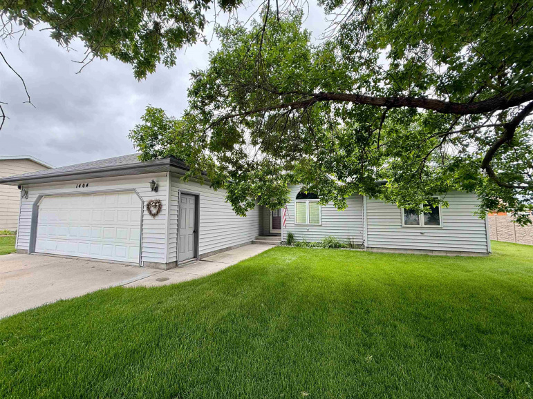 1404 N Monroe Street Lexington, Nebraska 68850, 3 Bedrooms Bedrooms, ,2 BathroomsBathrooms,Residential,For Sale,1404 N Monroe Street,20250632