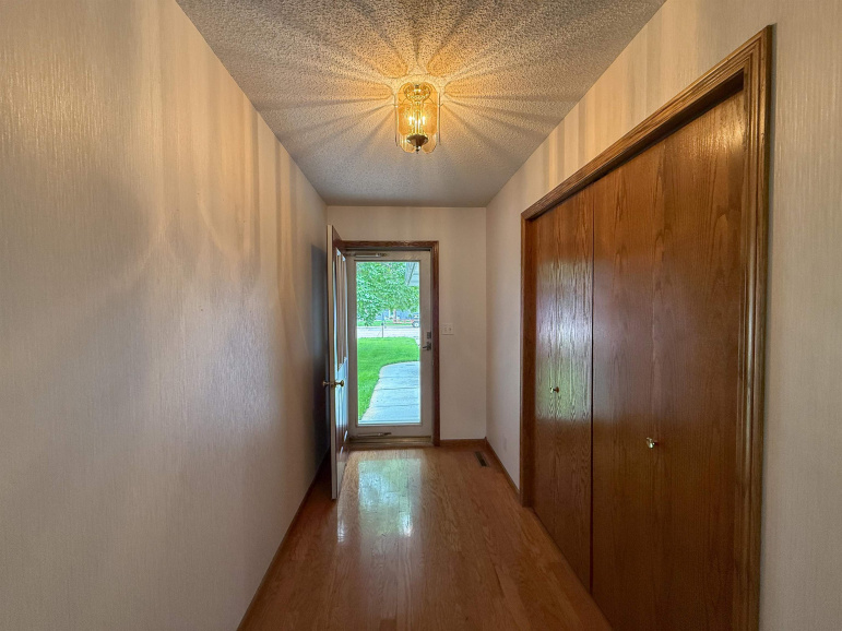1404 N Monroe Street Lexington, Nebraska 68850, 3 Bedrooms Bedrooms, ,2 BathroomsBathrooms,Residential,For Sale,1404 N Monroe Street,20250632