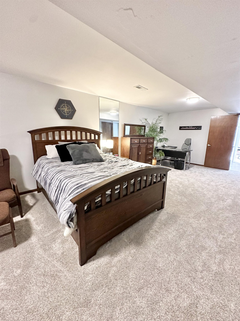 6 North Lake Drive Kearney, Nebraska 68845, 7 Bedrooms Bedrooms, ,5 BathroomsBathrooms,Residential,For Sale,6 North Lake Drive,20241212