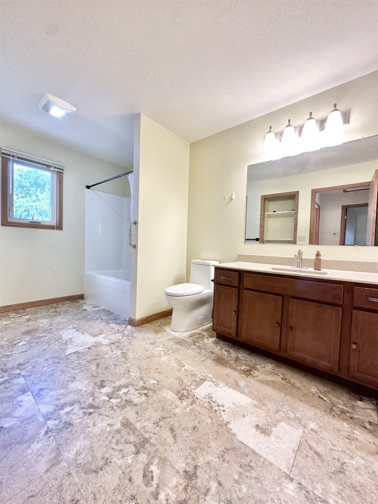 6 North Lake Drive Kearney, Nebraska 68845, 7 Bedrooms Bedrooms, ,5 BathroomsBathrooms,Residential,For Sale,6 North Lake Drive,20241212