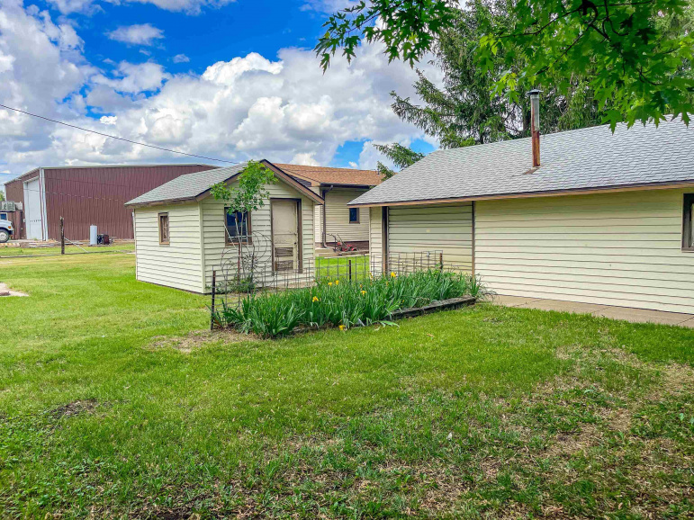 201 Ewing Street Oxford, Nebraska 68967, 5 Bedrooms Bedrooms, ,3 BathroomsBathrooms,Residential,For Sale,201 Ewing Street,20250637