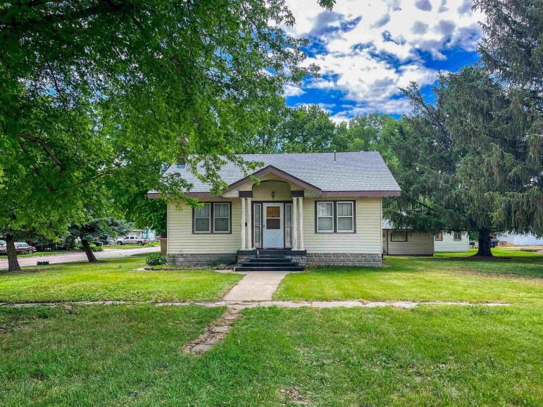201 Ewing Street Oxford, Nebraska 68967, 5 Bedrooms Bedrooms, ,3 BathroomsBathrooms,Residential,For Sale,201 Ewing Street,20250637