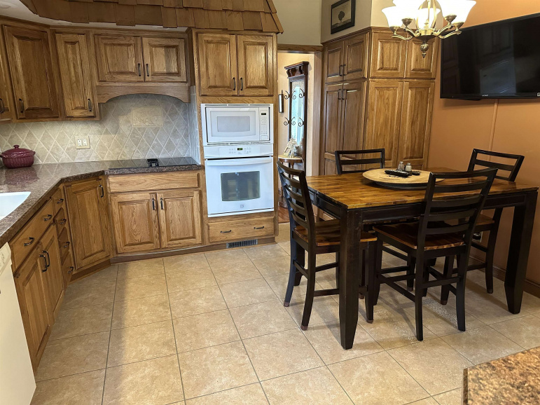833 N Bellevue Avenue Hastings, Nebraska 68901, 3 Bedrooms Bedrooms, ,2 BathroomsBathrooms,Residential,For Sale,833 N Bellevue Avenue,20250654