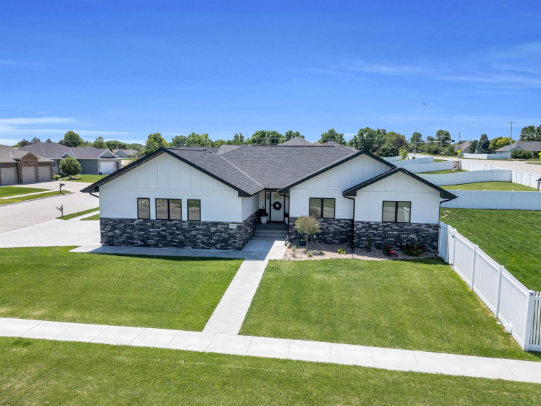 1606 W 50th Street Kearney, Nebraska 68845, 5 Bedrooms Bedrooms, ,2 BathroomsBathrooms,Residential,For Sale,1606 W 50th Street,20250664
