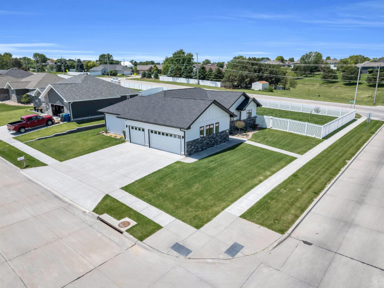 1606 W 50th Street Kearney, Nebraska 68845, 5 Bedrooms Bedrooms, ,2 BathroomsBathrooms,Residential,For Sale,1606 W 50th Street,20250664