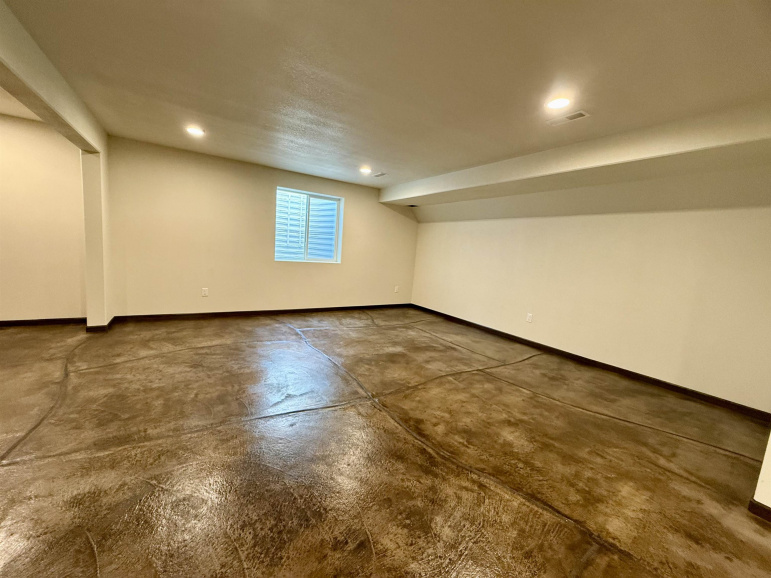 3221 Frahm Lane Hastings, Nebraska 68901, 5 Bedrooms Bedrooms, ,3 BathroomsBathrooms,Residential,For Sale,3221 Frahm Lane,20250716