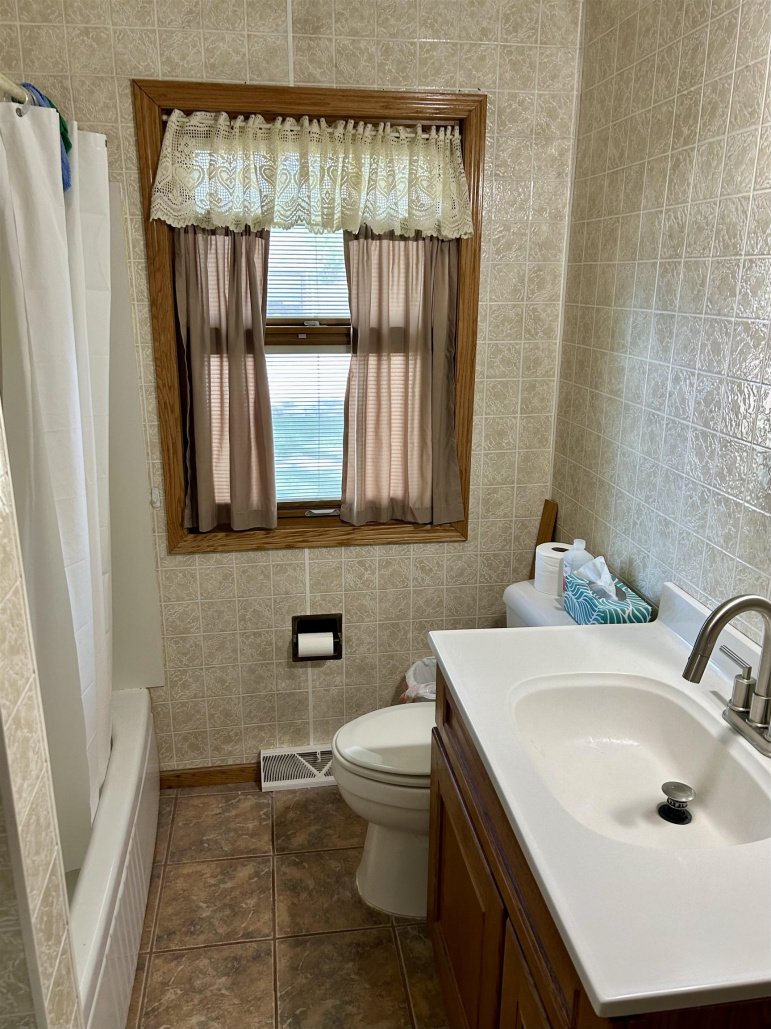 2318 W 8th Street Hastings, Nebraska 68901, 3 Bedrooms Bedrooms, ,2 BathroomsBathrooms,Residential,For Sale,2318 W 8th Street,20250815