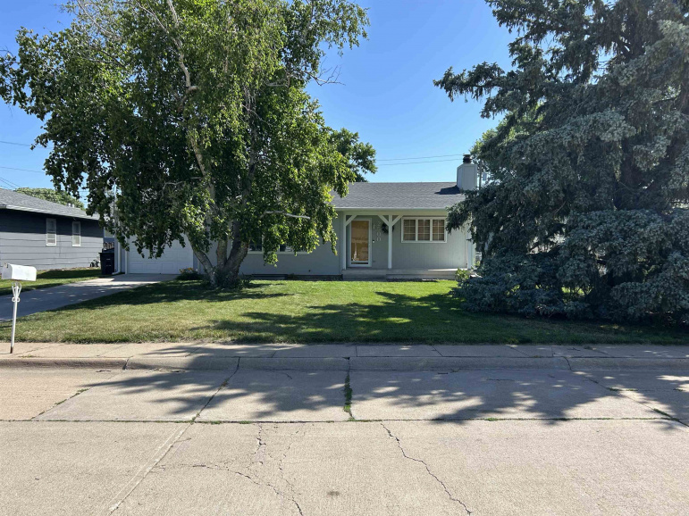 2500 W 10th Street Hastings, Nebraska 68901, 2 Bedrooms Bedrooms, ,2 BathroomsBathrooms,Residential,For Sale,2500 W 10th Street,20250756