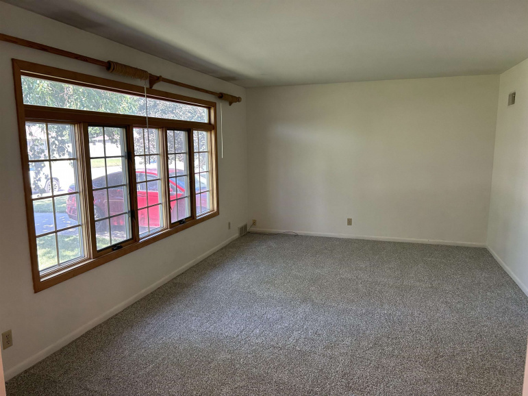 2500 W 10th Street Hastings, Nebraska 68901, 2 Bedrooms Bedrooms, ,2 BathroomsBathrooms,Residential,For Sale,2500 W 10th Street,20250756