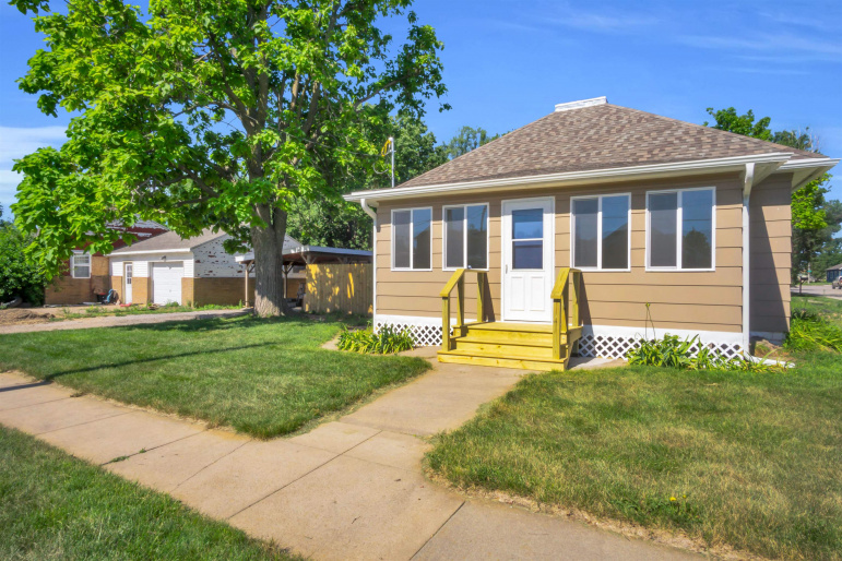 1221 H Street Cozad, Nebraska 69130, 2 Bedrooms Bedrooms, ,2 BathroomsBathrooms,Residential,For Sale,1221 H Street,20250839