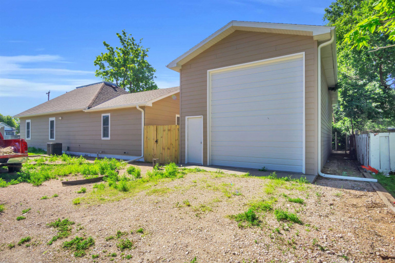 1221 H Street Cozad, Nebraska 69130, 2 Bedrooms Bedrooms, ,2 BathroomsBathrooms,Residential,For Sale,1221 H Street,20250839