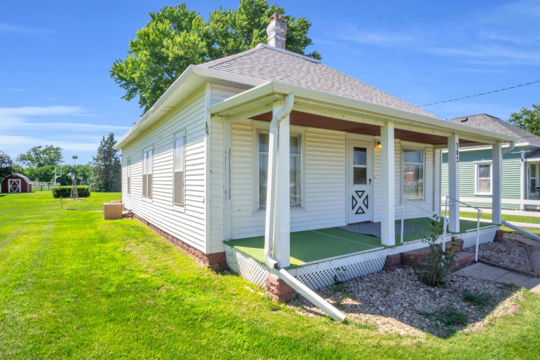 302 S Maple Street Amherst, Nebraska 68812, 3 Bedrooms Bedrooms, ,1 BathroomBathrooms,Residential,For Sale,302 S Maple Street,20250865
