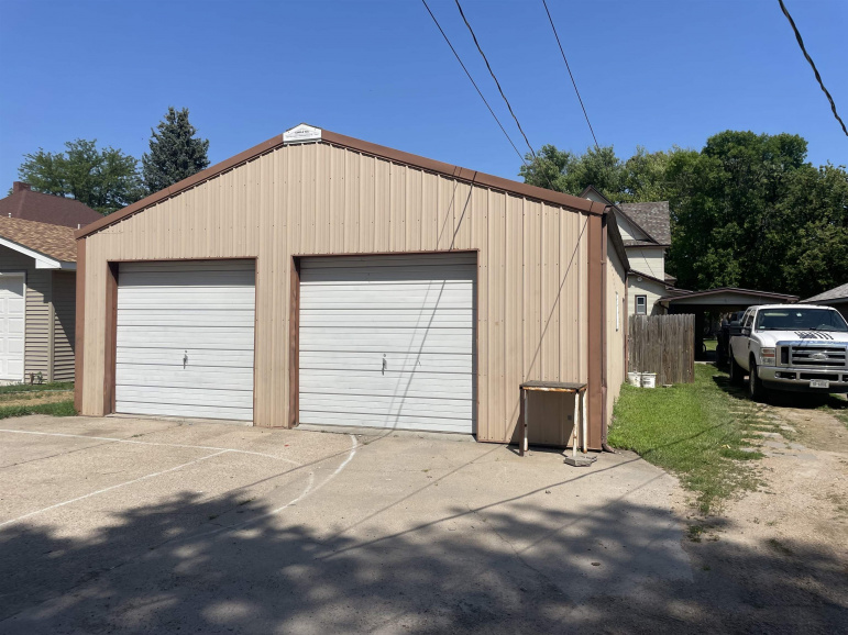 1310 Lake Avenue Gothenburg, Nebraska 69138-0000, 4 Bedrooms Bedrooms, ,2 BathroomsBathrooms,Residential,For Sale,1310 Lake Avenue,20250897