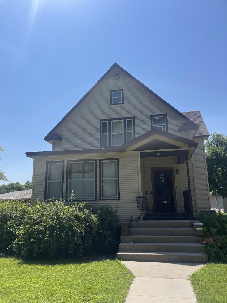 1310 Lake Avenue Gothenburg, Nebraska 69138-0000, 4 Bedrooms Bedrooms, ,2 BathroomsBathrooms,Residential,For Sale,1310 Lake Avenue,20250897
