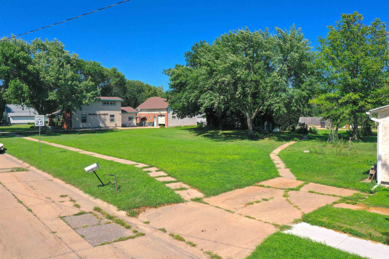 1522 West E Street Hastings, Nebraska 68901, 3 Bedrooms Bedrooms, ,1 BathroomBathrooms,Residential,For Sale,1522 West E Street,20250947