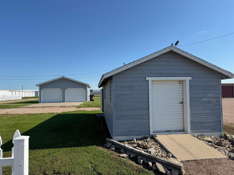 1525 E 22nd Street Kearney, Nebraska 68847, 2 Bedrooms Bedrooms, ,1 BathroomBathrooms,Residential,For Sale,1525 E 22nd Street,20250949