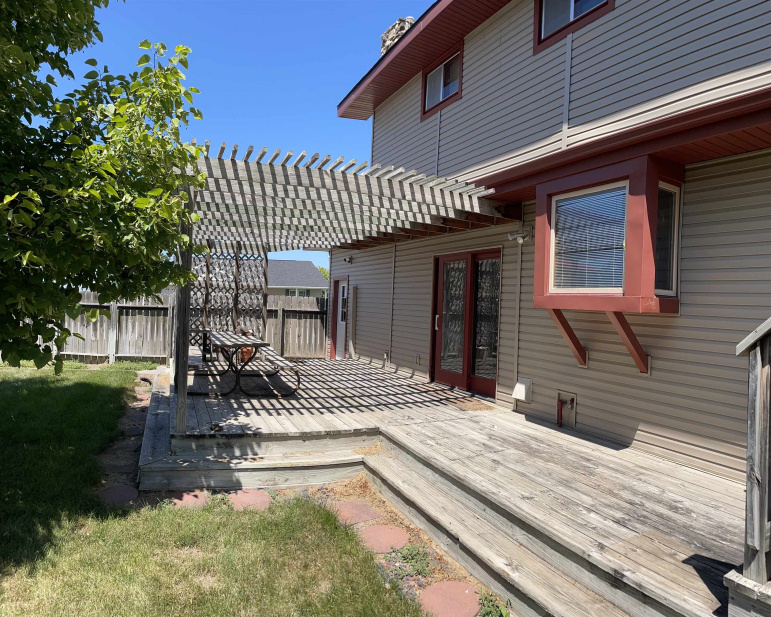 1821 Papio Lane Cozad, Nebraska 69130, 5 Bedrooms Bedrooms, ,4 BathroomsBathrooms,Residential,For Sale,1821 Papio Lane,20250953