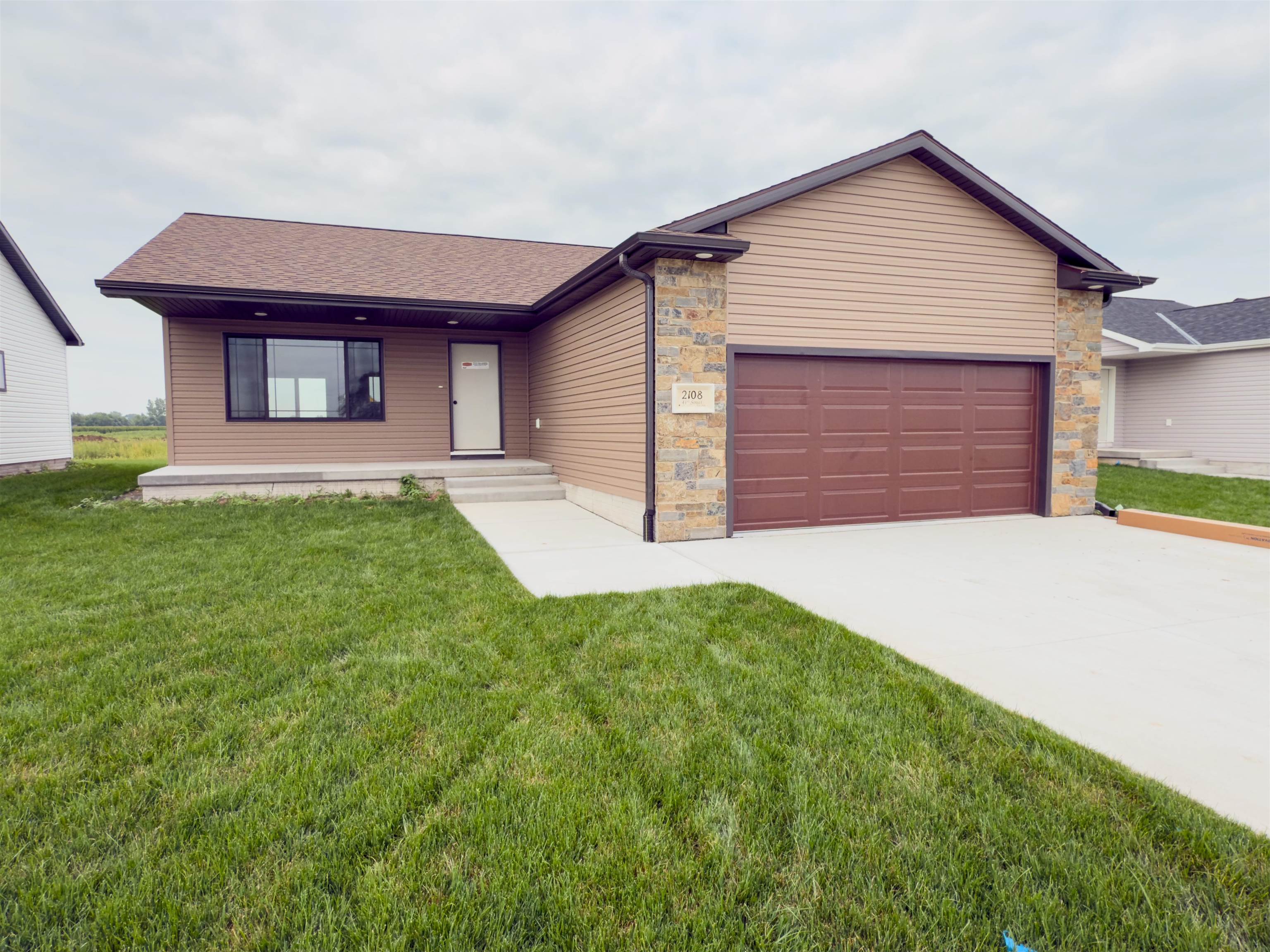 2108 E 41st Street Kearney, Nebraska 68847, 5 Bedrooms Bedrooms, ,3 BathroomsBathrooms,Residential,For Sale,2108 E 41st Street,20250980