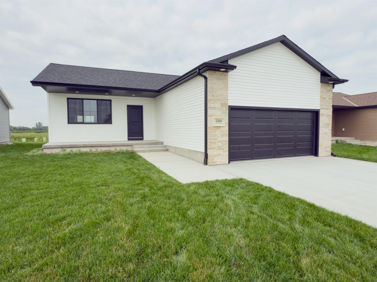 2104 E 41st Street Kearney, Nebraska 68847, 4 Bedrooms Bedrooms, ,3 BathroomsBathrooms,Residential,For Sale,2104 E 41st Street,20250978