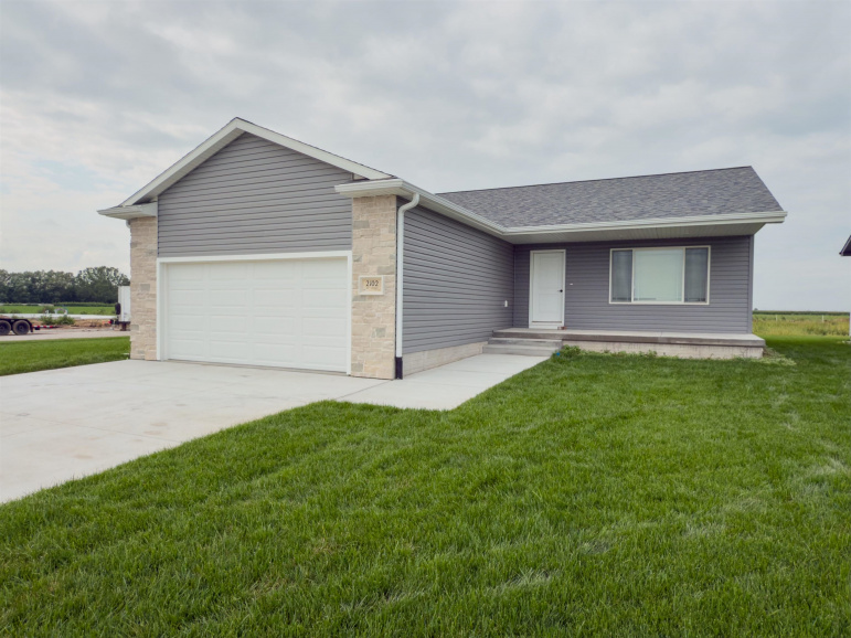 2102 E 41st Street Kearney, Nebraska 68847, 2 Bedrooms Bedrooms, ,2 BathroomsBathrooms,Residential,For Sale,2102 E 41st Street,20250977