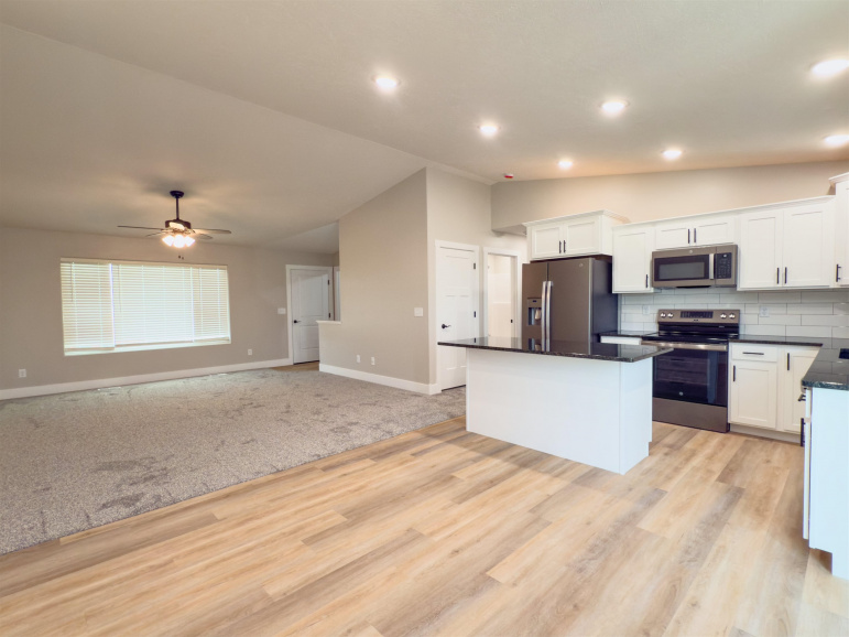 2102 E 41st Street Kearney, Nebraska 68847, 2 Bedrooms Bedrooms, ,2 BathroomsBathrooms,Residential,For Sale,2102 E 41st Street,20250977