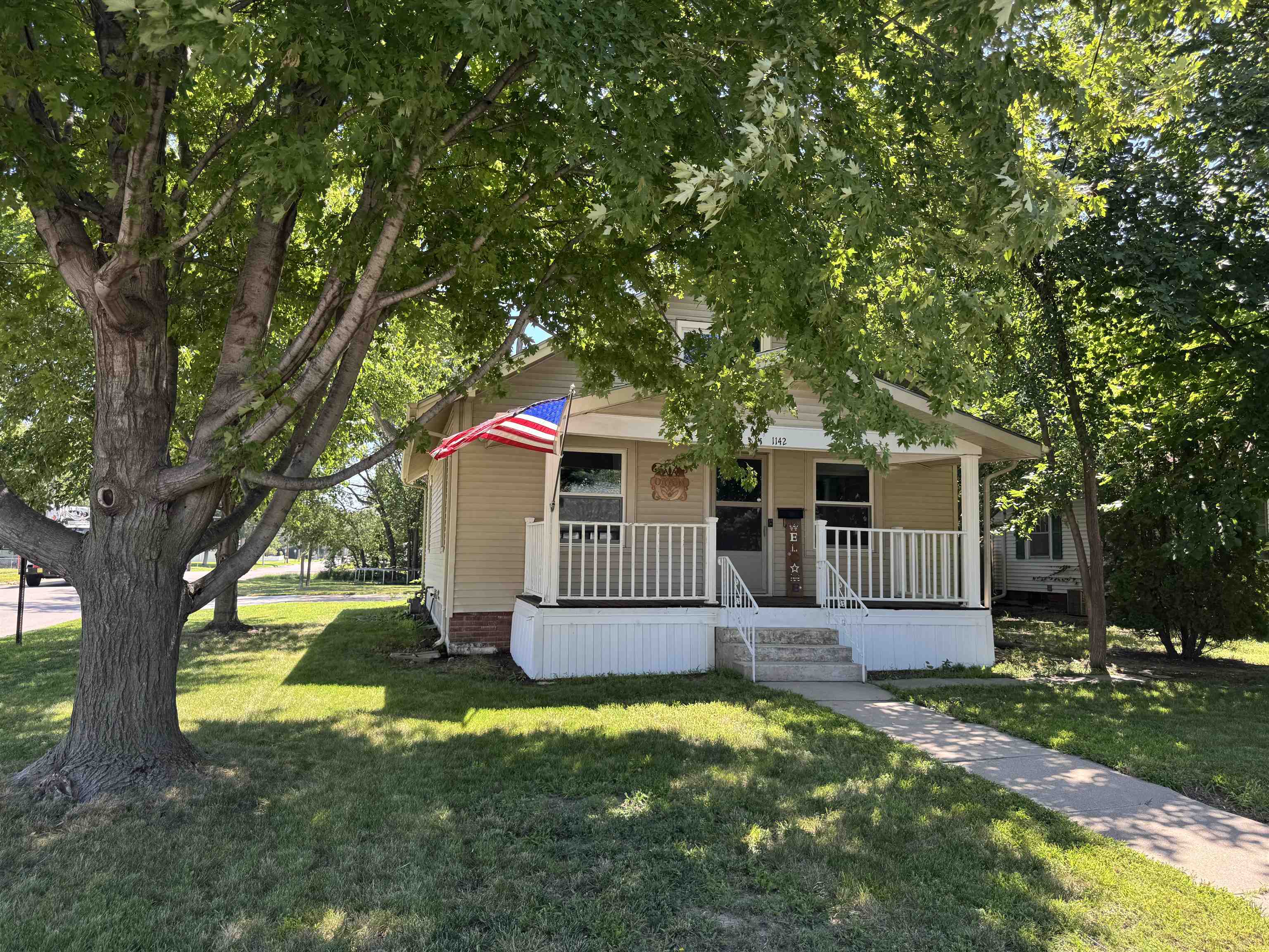 1142 N Minnesota Avenue Hastings, Nebraska 68901, 4 Bedrooms Bedrooms, ,2 BathroomsBathrooms,Residential,For Sale,1142 N Minnesota Avenue,20250974