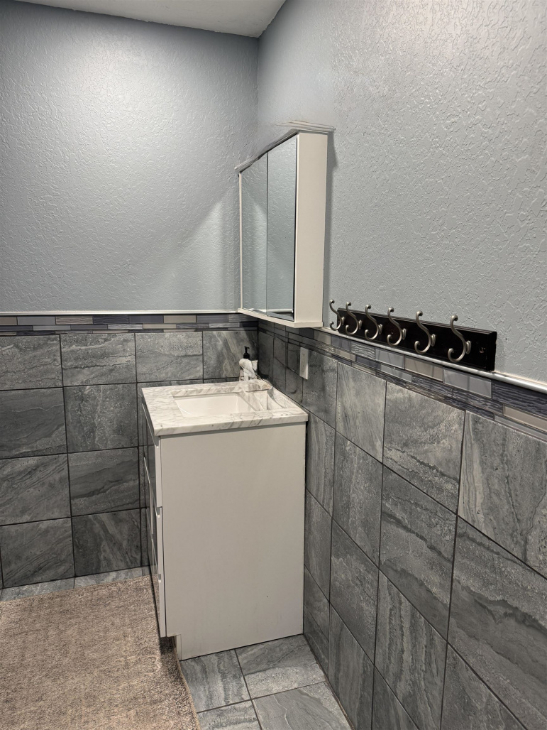 1142 N Minnesota Avenue Hastings, Nebraska 68901, 4 Bedrooms Bedrooms, ,2 BathroomsBathrooms,Residential,For Sale,1142 N Minnesota Avenue,20250974