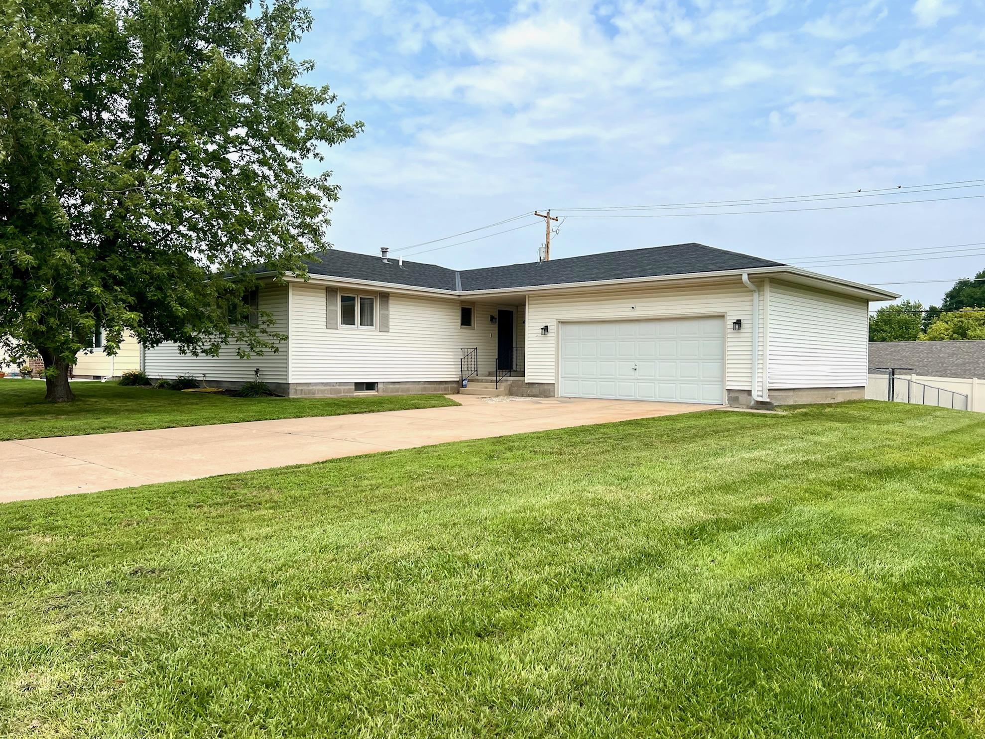 4111 Central Avenue Kearney, Nebraska 68847-2532, 5 Bedrooms Bedrooms, ,3 BathroomsBathrooms,Residential,For Sale,4111 Central Avenue,20250983