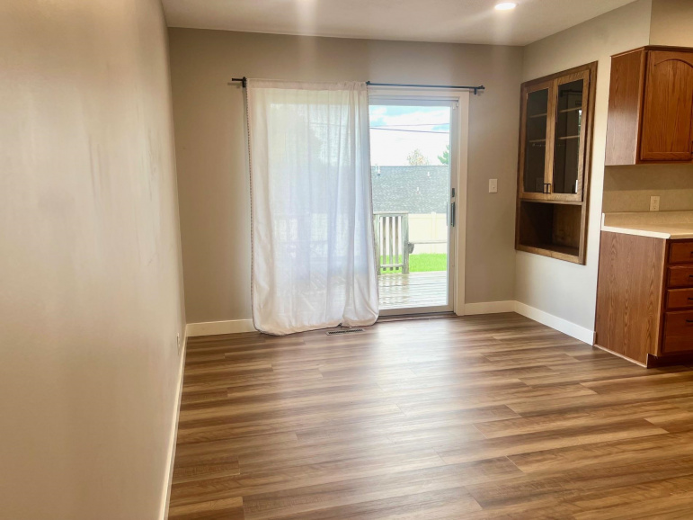 4111 Central Avenue Kearney, Nebraska 68847-2532, 5 Bedrooms Bedrooms, ,3 BathroomsBathrooms,Residential,For Sale,4111 Central Avenue,20250983